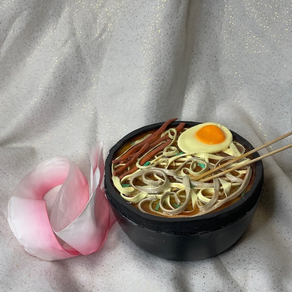 ramen purse