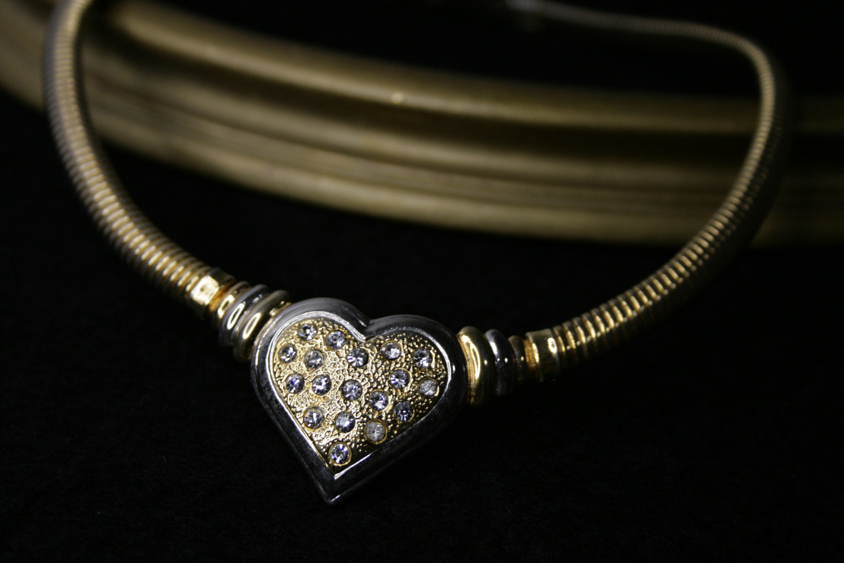 Omega chain choker necklace with fixed rhinestone heart pendant
