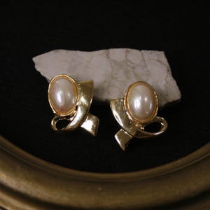 Vintage gold tone faux pearl clip on earrings with ribbon accent Oval faux pearl clip on earrings