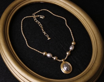 Liz Claiborne gold silver tone pendant necklace Vintage oval pendant chain necklace Adjustable