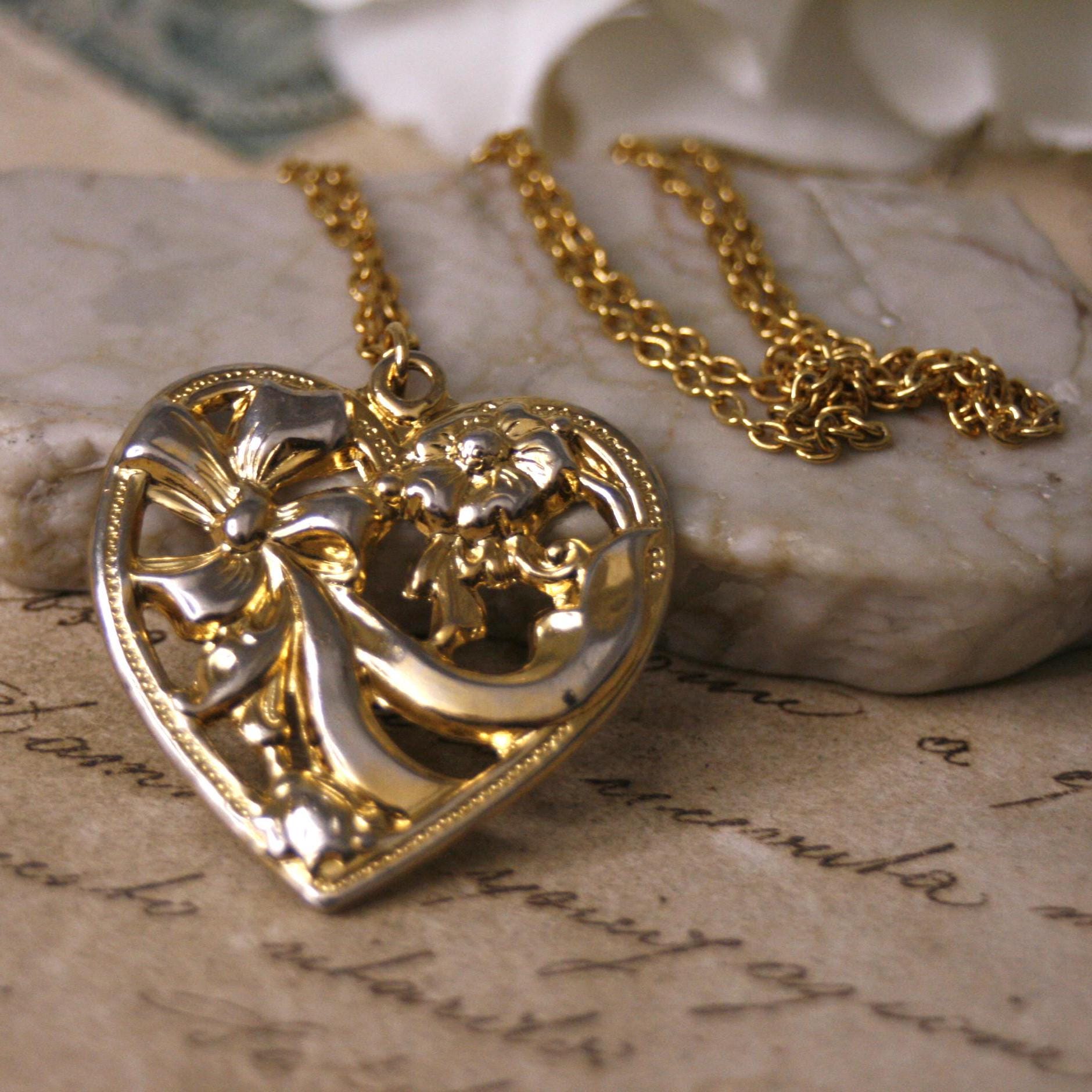 アクセサリー vintage heart design necklace Vintage Floral Heart Pendant Necklace Gold Tone Victorian