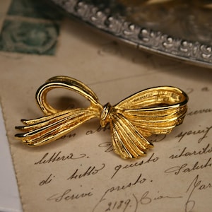 Vintage metal tie bow brooch, Vintage gold tone bow ribbon brooch