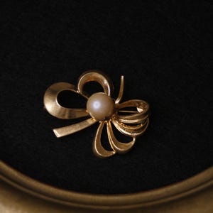 Vintage gold tone ribbon brooch with faux pearl Tie bow brooch