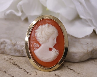 ヴィンテージカメオブローチ 彫刻された樹脂製カメオピン ヴィンテージ