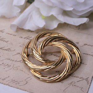 Monet Vintage keltische Knoten Wirbel Brosche, Gold Ton Wirbel Schal Brosche