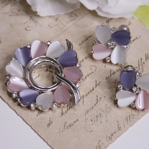 SET Lisner thermoset brooch and screw back clip on earrings Vinted white pink purple lucite brooch