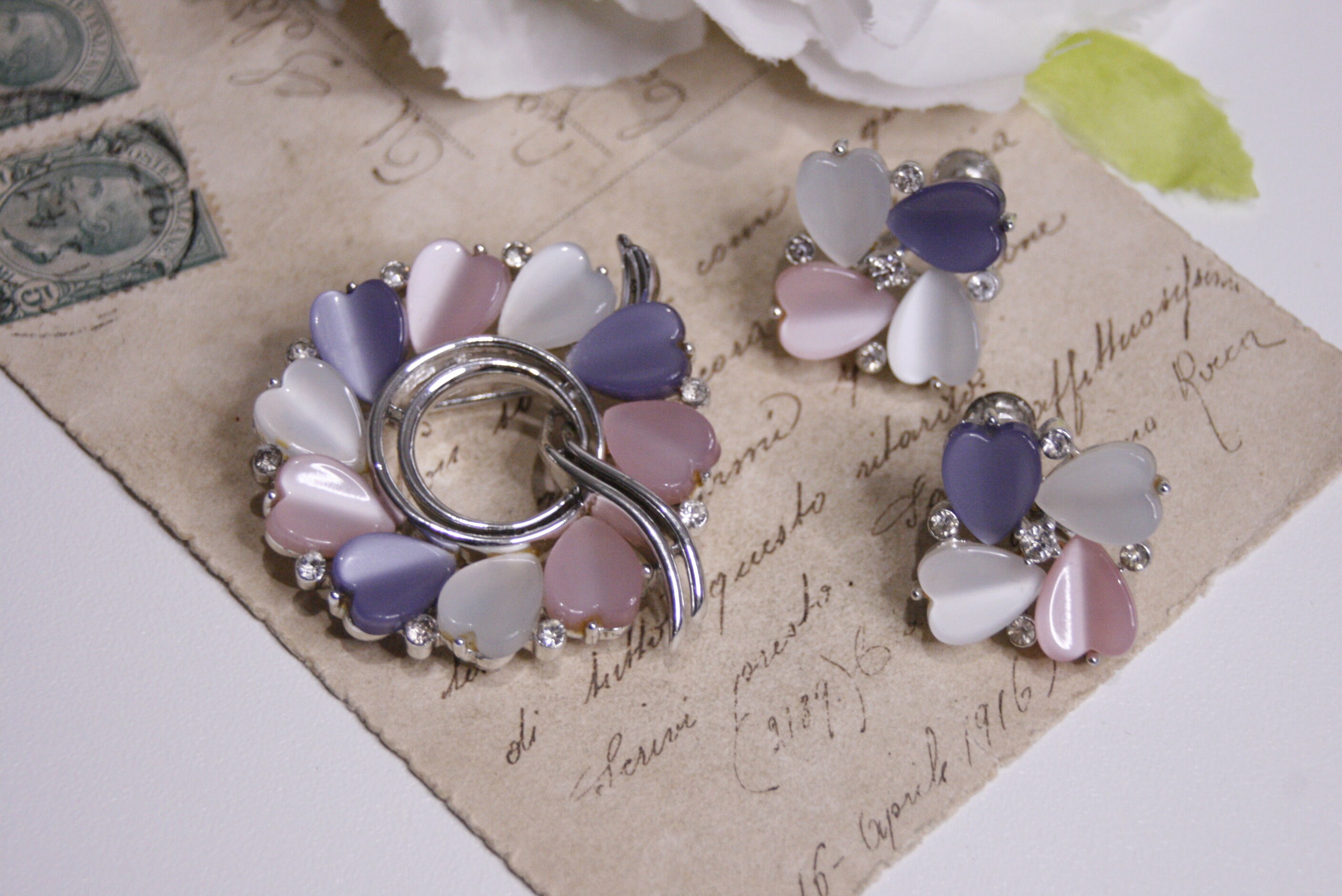 SET Lisner thermoset brooch and screw back clip on earrings Vinted white pink purple lucite brooch
