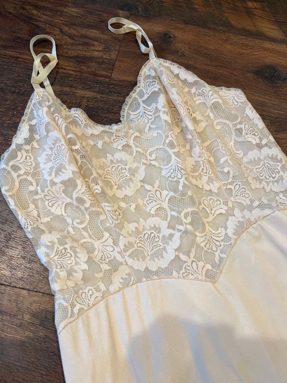 Vintage 80’s sexy vanity fair nude slip size 36 - Gem