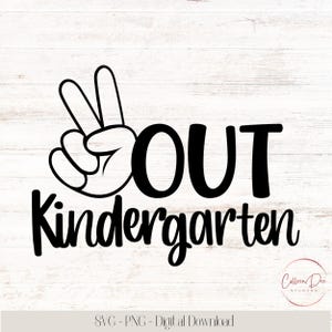 Peace Out Kindergarten svg / Magliette scolastiche / SVG scolastico / Magliette della scuola media / Peace Out Kindergarten / File di taglio SVG png / Ultimo giorno di scuola