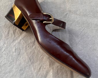 Zapatos vintage de diseñador italiano Bruno Magli Mary Jane talla 6.5 B con preciosos detalles dorados.
