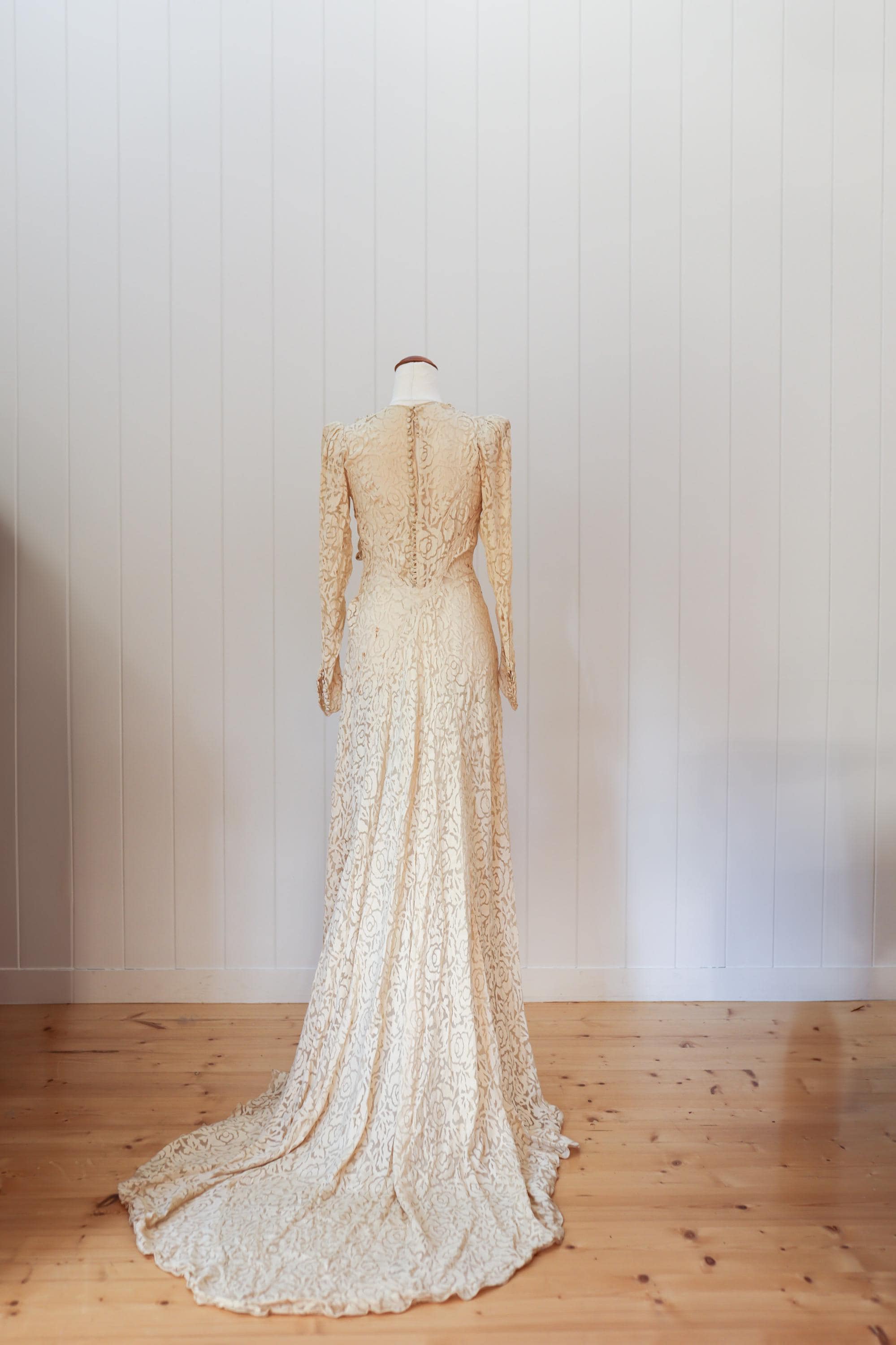 ivory velvet wedding dress 1930s Silk Devore Gown | Bias Cut | Button Back | Sweep Train | Art Deco WK7FY2027SLOWSELLERS