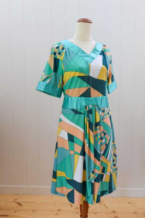 pucci jersey dress Emilio Pure Silk Green and Peach Dress. Vintage Geometric Print Dress. Body Skimming. Made in Italy emilio pucci dress vintage