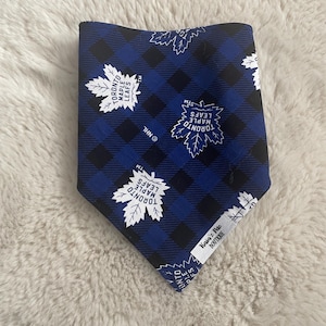 Go Leafs Go Pet Bandana - Toronto Maple Leafs Fanausrüstung, Hundeschal für Hockey-Liebhaber