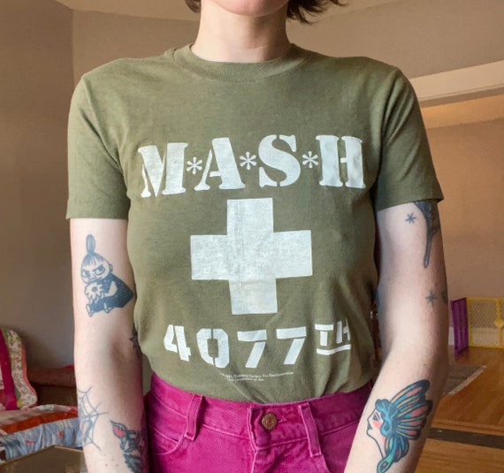 Vintage 80s Mash Tv show Tshirt adult Xs baby tee… - image 1