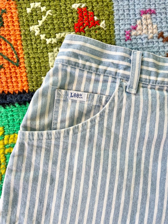 30” W Vintage Blue & White Stripe Lee Shorts - image 4