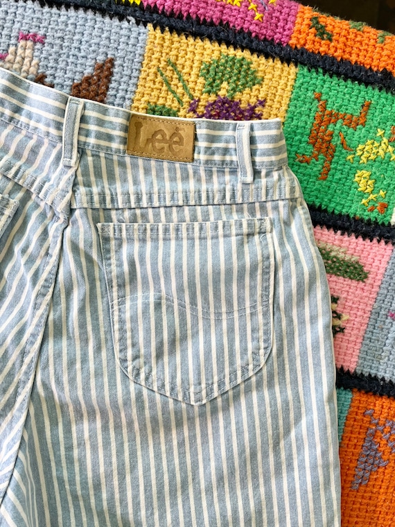 30” W Vintage Blue & White Stripe Lee Shorts - image 3
