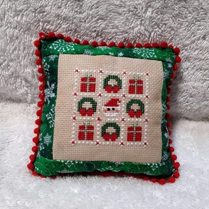 Dezembro Square Shelf Sitter