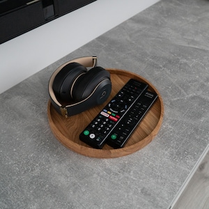 Oak wood round serving Tray, Wooden Plate, Serving Board Hand made  Workspace Accessories | Refined |
