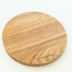 Plateau rond en bois de chêne Plateau de service Plateau à collations en bois Cadeau nuptiale de douche Organiseur circulaire en bois Plateau ottoman Assiette en bois de chêne image 5