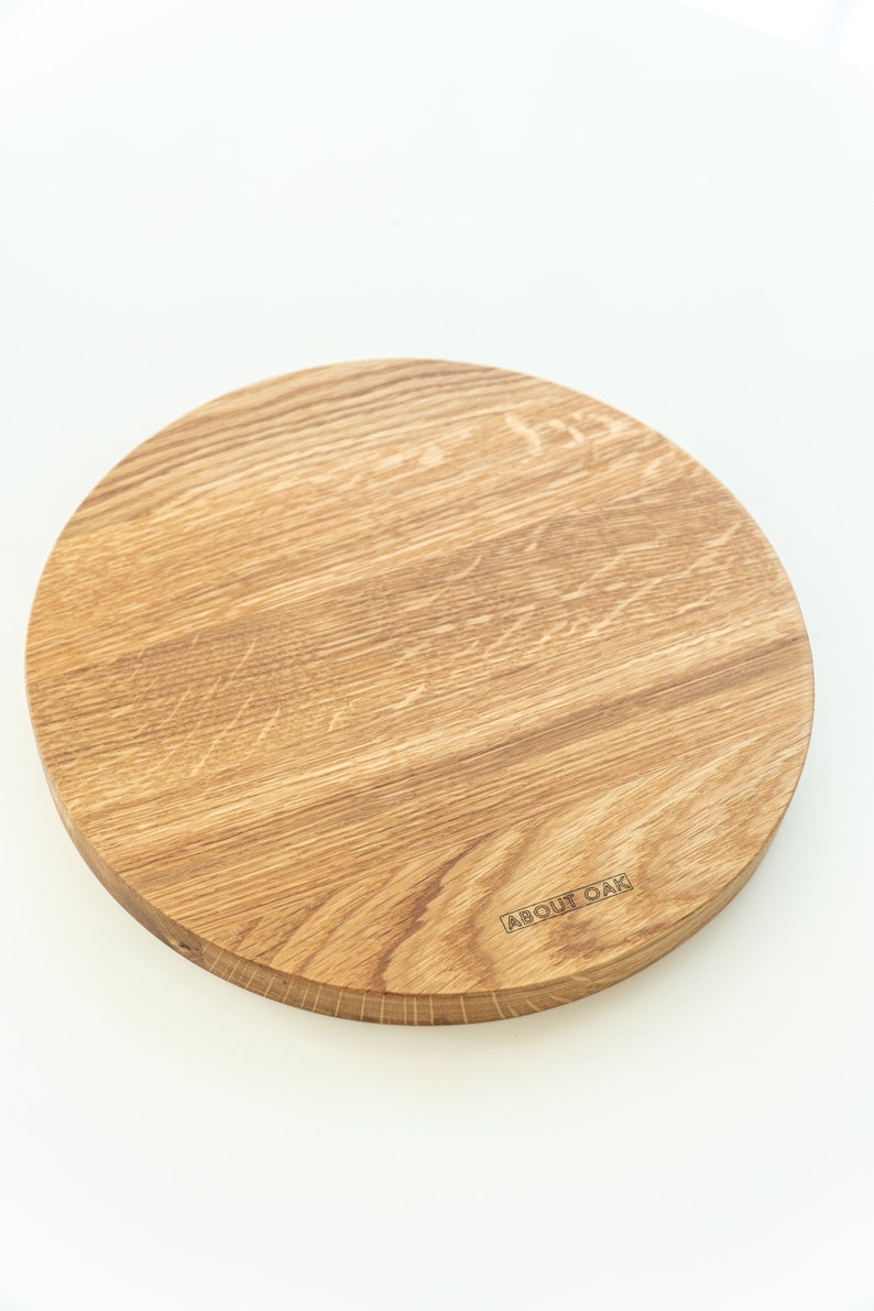 Plateau rond en bois de chêne Plateau de service Plateau à collations en bois Cadeau nuptiale de douche Organiseur circulaire en bois Plateau ottoman Assiette en bois de chêne image 5