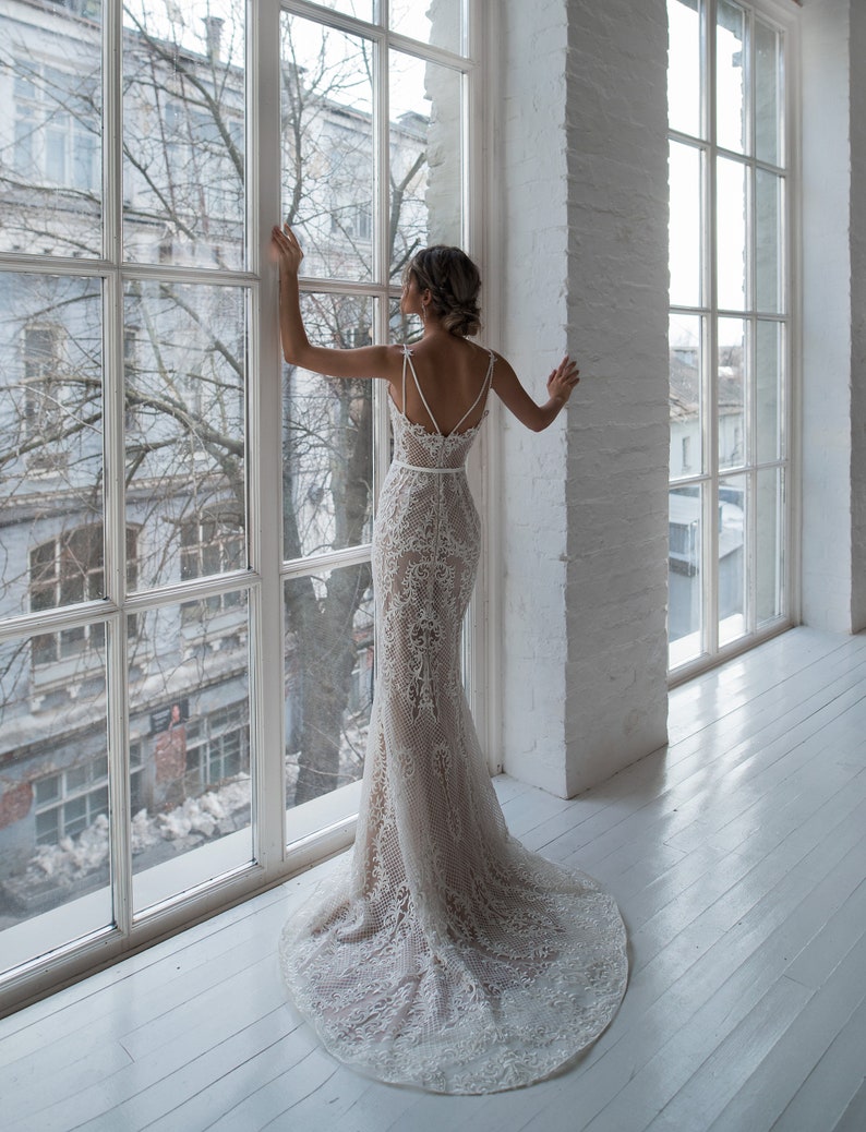 sheath wedding dress low back