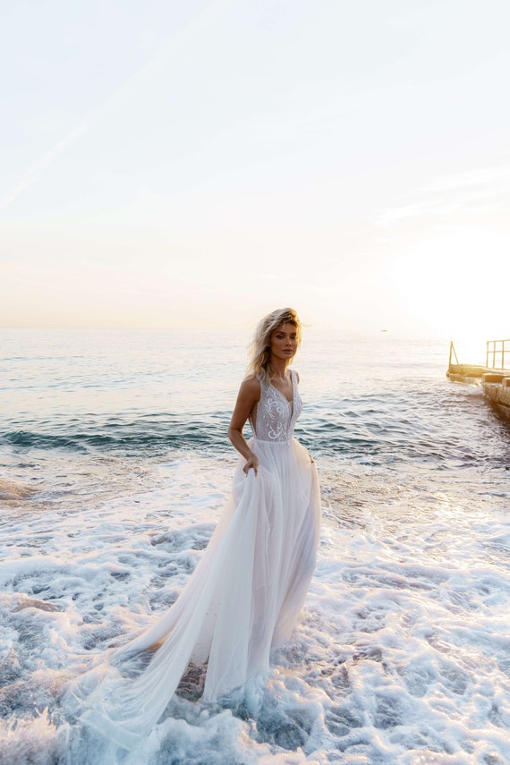Cantidad de dinero Rechazar Vueltas y vueltas Vestidos para una boda en la playa Vestido de novia Boho - Etsy España