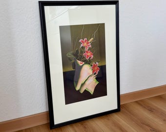 Lilium – Lámina con collage floral surrealista – Cuadro enmarcado con paspartú (40 x 60 cm)