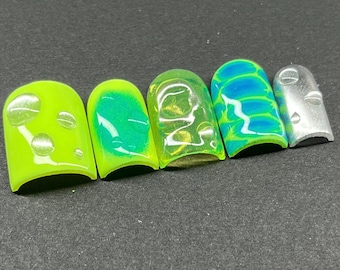 Limegroene kunstnagels met dierenprint: 3D-nagelkunstset