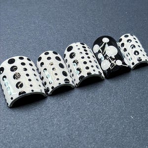 Polka dot press ons|handmade press on nails|press on nails|complete nail kit|animalblack and white nail art custom