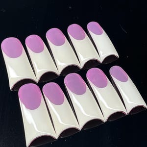 Pink and white French press on nails|French tip glue on nails|French tips fake nails|long nails|sheer pink nails|short nails|classic French