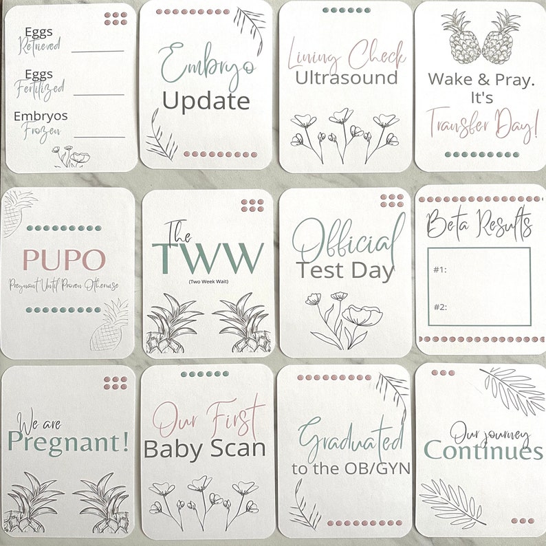 Puede incluir: Un conjunto de diez tarjetas imprimibles con ilustraciones y texto relacionados con la fertilizaci&oacute;n in vitro (FIV). Las tarjetas incluyen frases como "&Oacute;vulos recuperados", "Actualizaci&oacute;n del embri&oacute;n", "La TWW (Espera de dos semanas)", "D&iacute;a de la prueba oficial", "Resultados de beta", "&iexcl;Estamos embarazadas!" y "Nuestra primera ecograf&iacute;a".