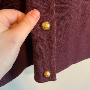 Cardigan NWOT Talbots bordeaux doré en laine mérinos avec écusson militaire XL image 4