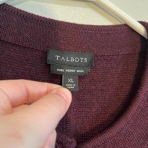 Cardigan NWOT Talbots bordeaux doré en laine mérinos avec écusson militaire XL image 2