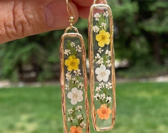 Rectangular Dangle with with real pressed flowers in resin. 2 color choices!