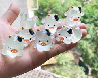 Dije de vaca que brilla en la oscuridad con resina fluorescente, cabujones, suministros para manualidades, decoración de teléfonos, accesorios para el cabello