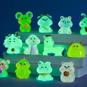 Ciondolo in resina con zodiaco cinese che brilla al buio, resina fluorescente, cabochon, materiale per il fai da te, decorazioni per telefono, accessori per capelli