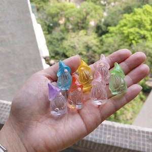 Dijes de gnomos que brillan en la oscuridad variados, pequeño elfo luminoso de jardín de hadas para manualidades de pendientes, mini figura de mago de resina para joyería DIY