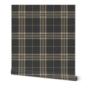 Op de afbeelding: Zwart-wit geruite behang met bruine accenten. Het patroon is een herhalend raster van vierkanten.