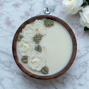 Vela artesanal en cuenco de masa de cera de soja: cuenco de madera vintage con diseño floral, regalo de Navidad