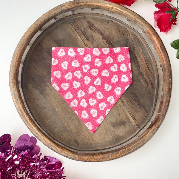 Bandana pour chien Candy Sweetheart Saint Valentin. Bandana chouchou. Bandana réversible. Bandana Chat