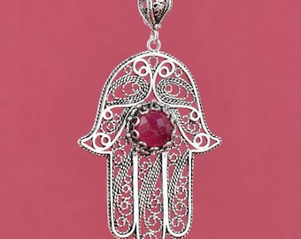 Collar con dije grande de mano de Fátima con rubí plateado y piedra preciosa de corindón rojo, colgante bohemio con gran declaración de buena suerte.