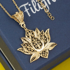 14k Gold überzogene 925 Sterlingsilber-filigrane Kunst-Frauen-Lotus-Blumen-Anhänger-Halskette, fester silberner Lotus-Charme-Anhänger, 18 &quot;+ 2&quot; silberne Kette