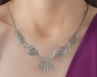 925 Sterling Silver Filigree Art Women Necklace, Solid Silver Handmade Charm Necklace, Lace Detailed Women Daisy Charm Princess Necklace