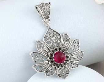 Robijn edelsteen sterlingzilver filigraan lotusbloem vrouwen hanger ketting, handgemaakte massief zilveren smaragd edelsteen vrouwen bedelketting