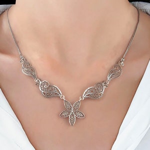 925 Sterling Silver Filigree Art Woman Princess Necklace, Lace Detailed Daisy Flower Charm Figured Women Necklace