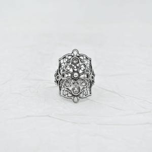 Sterling Silver Women Flower Bold Ring, Artisan Made Handcrafted Lace Embroidery Filigree Art Bold Ring image 4