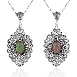 Alexandrit-Sterlingsilber-Anhänger-Halskette Handgefertigte handwerkliche Kreation Filigrane Blumenanhänger-Halskette mit 20-Zoll-Kette