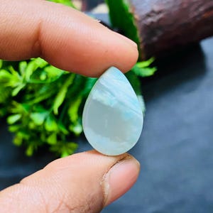 Cabochão de Opala Peruana Azul: Pedra Preciosa em Formato de Pera (23x15x5 MM)
