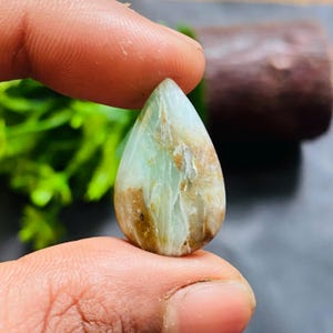 Cabochão de Opala Azul Andina Natural: Pedra Preciosa em Formato de Pera (28x17x5 MM)