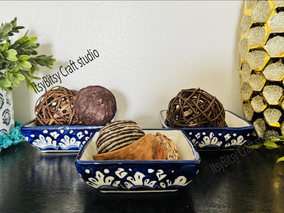 Hand-painted Multani Blue Ceramic Platter: Pakistan Craft, Kashi